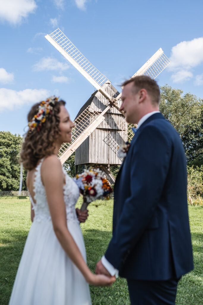 hochzeit-freilichtmuseum-molfsee-brautpaar