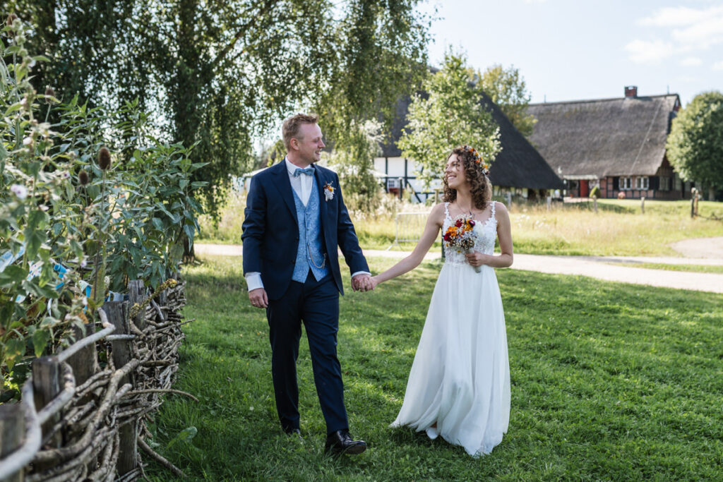 hochzeit-freilichtmuseum-molfsee-brautpaar