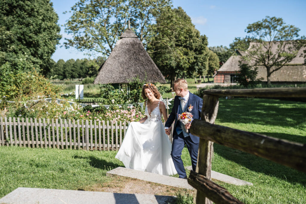 hochzeit-freilichtmuseum-molfsee-brautpaar
